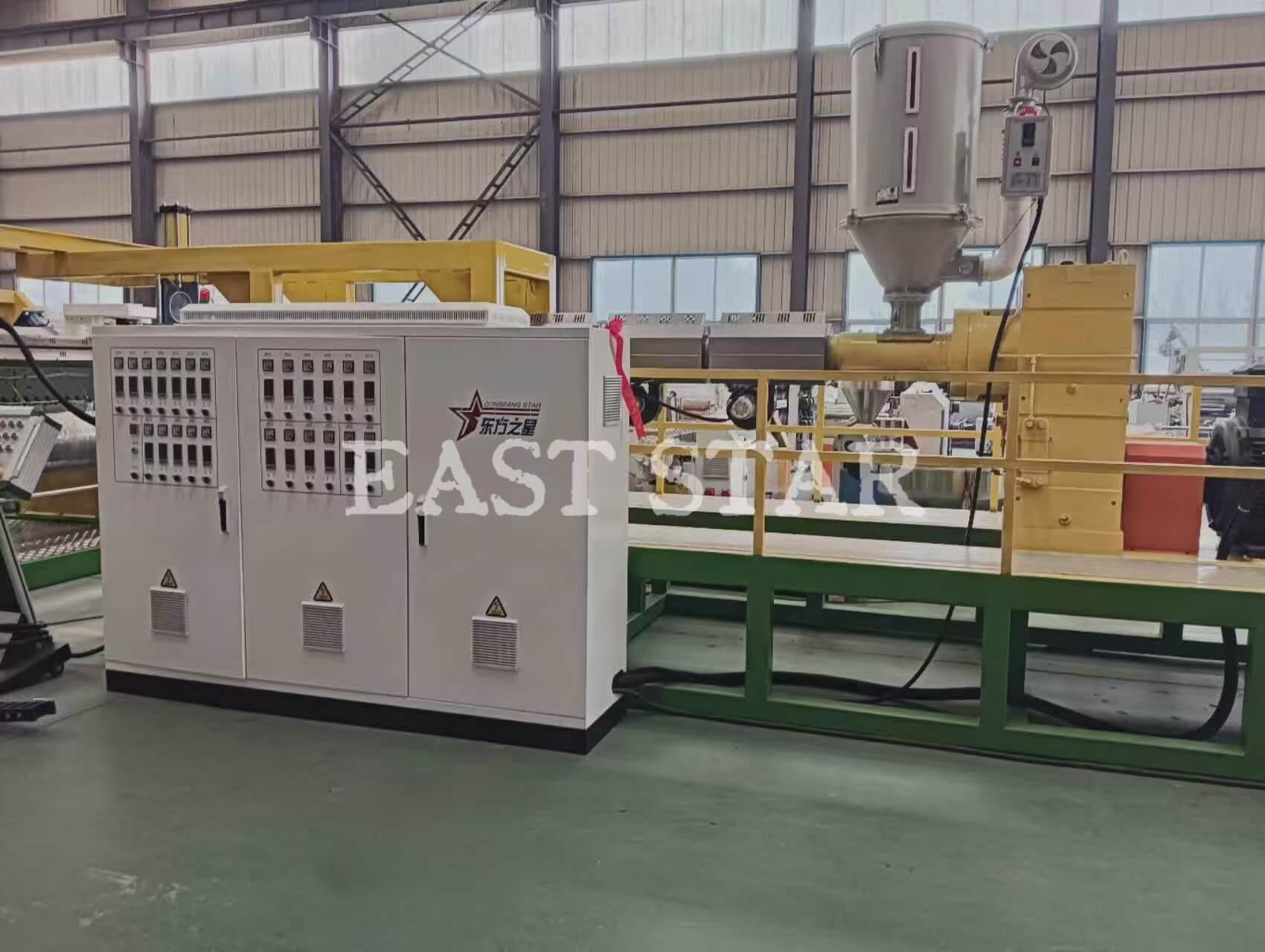 Çığır Açan Yenilik! Qingdao EASTSTAR Yeni 2,4 Metrelik Gübre Bant Levha Ekstrüzyon Hattı Başarıyla Hattan Çıkıyor