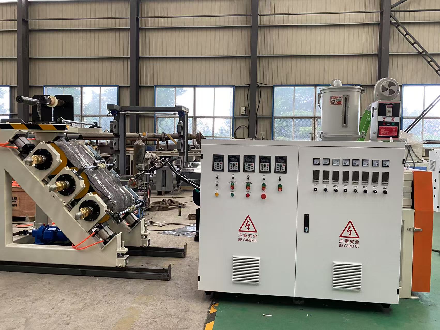 QINGDAO EASTSTAR Gelişmiş TPE Su Tutucu Üretim Hattını Hindistan'a Gönderdi